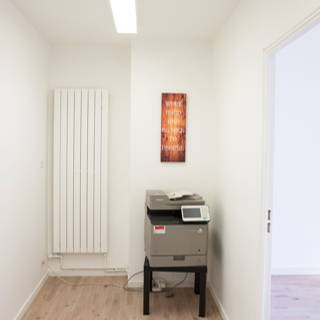 Bureau privé 18 m² 4 postes Coworking Rue Rabelais Montreuil 93100 - photo 3